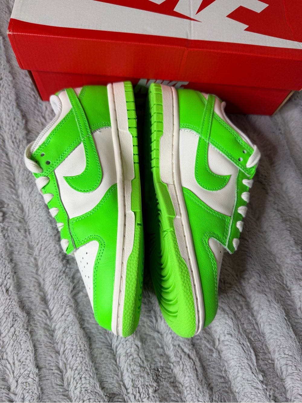 Nike Dunk Low "Green Strike" sneakers Women’s 6 - Picture 5 of 10